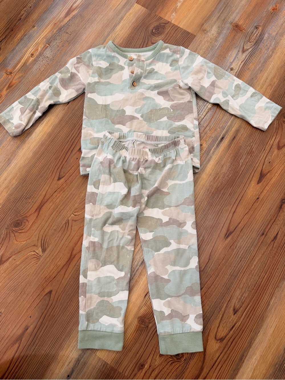 Cat & Jack Camo Long-Sleeve Pajama Set - Sage Green 18m